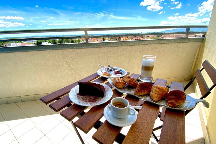 Breakfast/Coffee Service 47 of 56