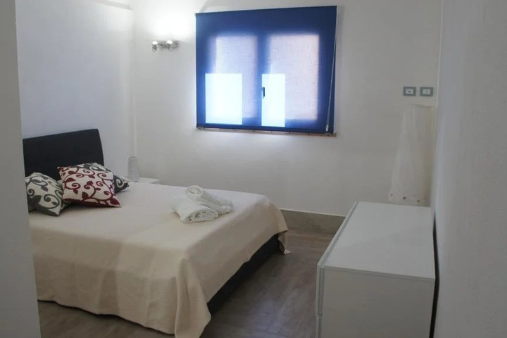 Room 6 of 11