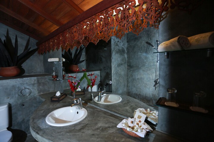 Room 20 of 33