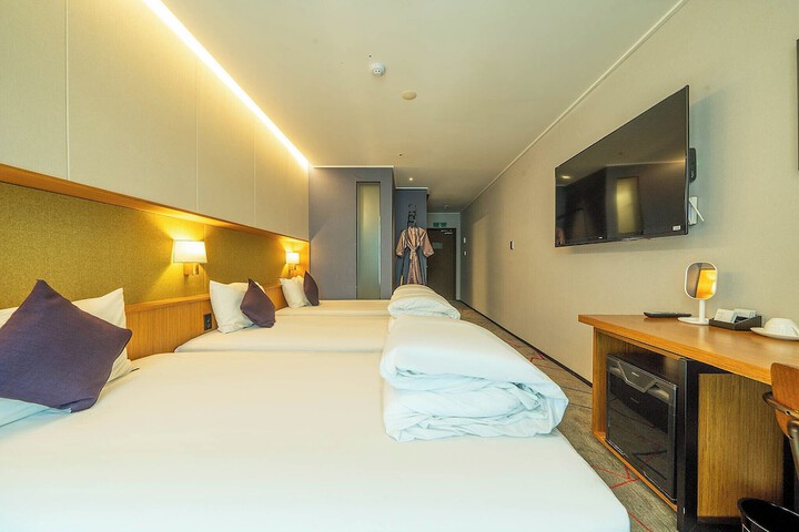 Room 9 of 31