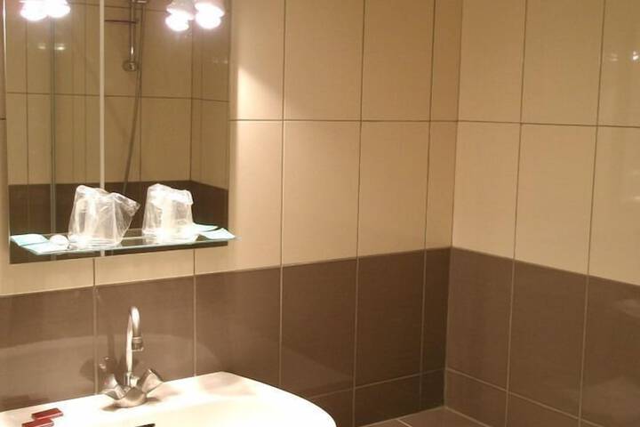Room 14 of 18