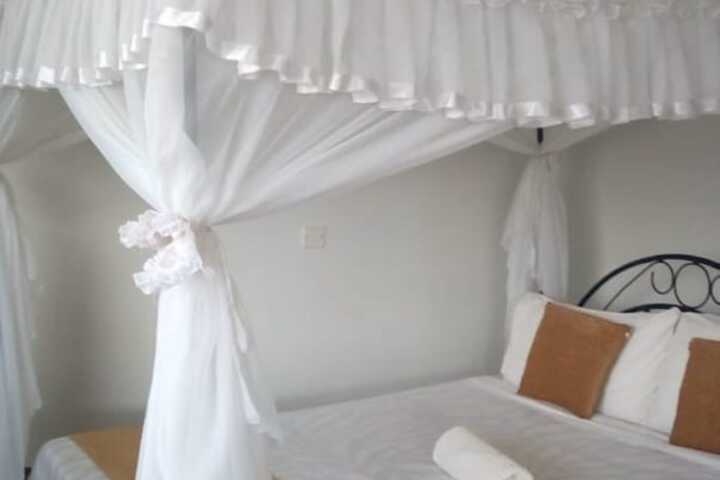 Room 3 of 16