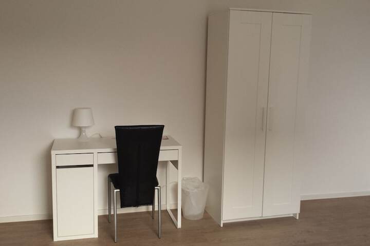 Room 28 of 42