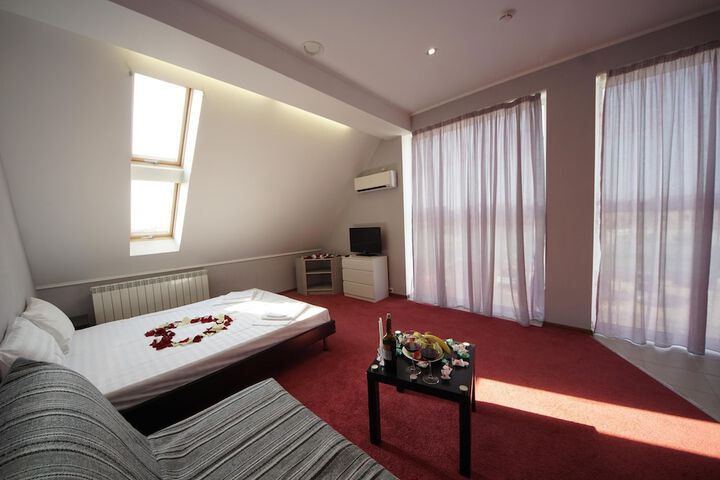 Room 11 of 15