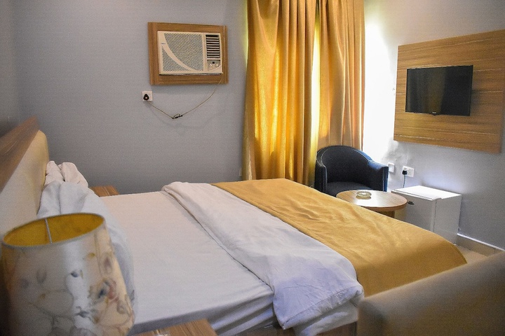 Room 9 of 41
