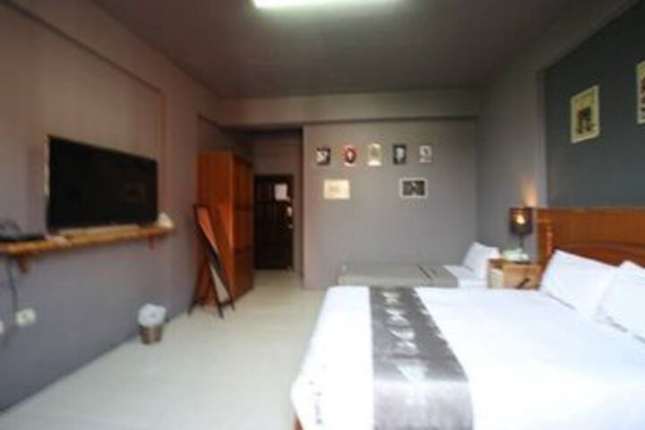 Room 13 of 44