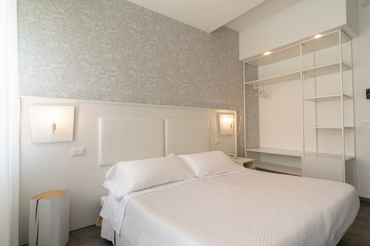 Room 28 of 79