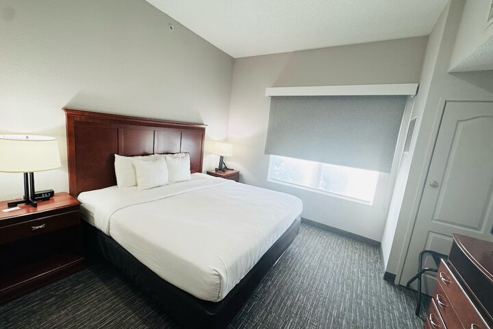 1 King Bed (1 of 13)