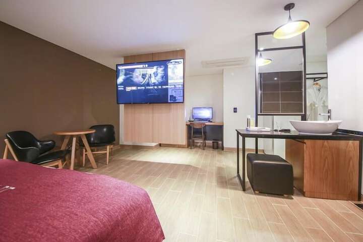 Room 49 of 83
