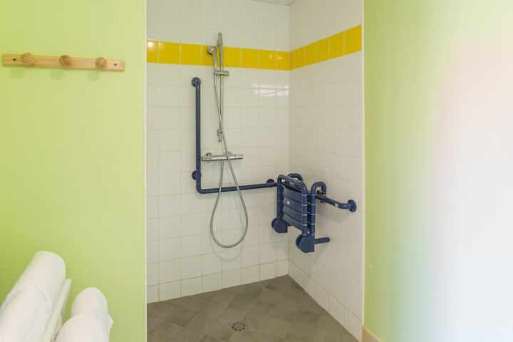 Room 12 of 27