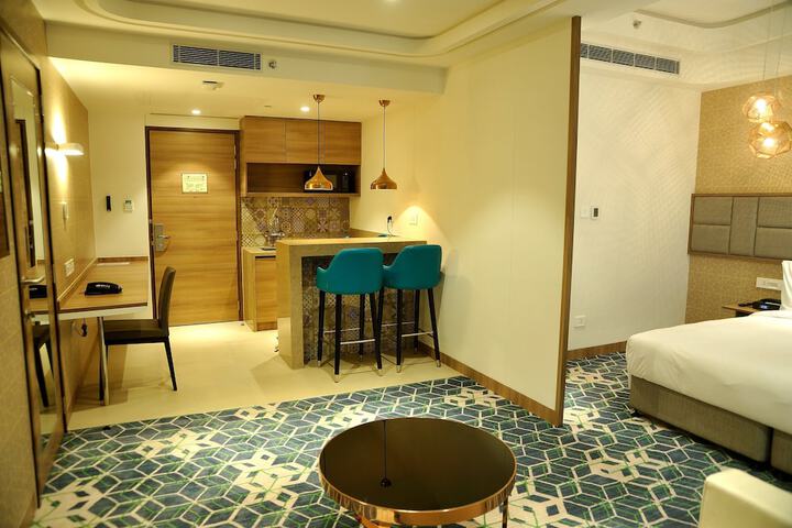 Room 5 of 118