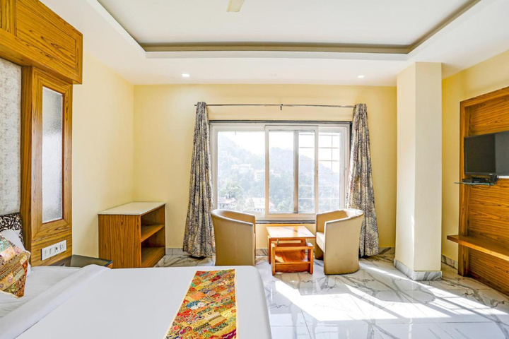 Room 6 of 18