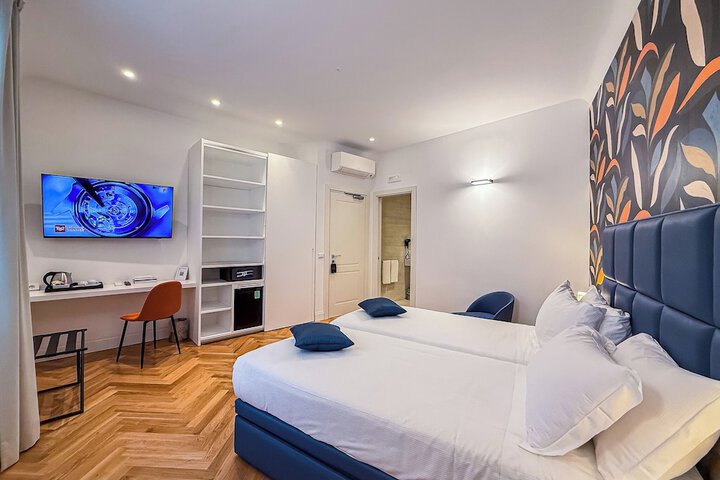 Room 53 of 238