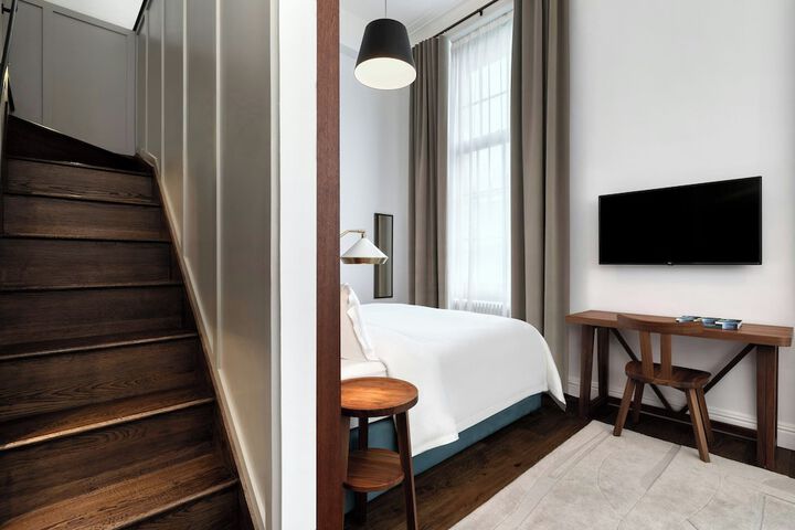 Room 51 of 239