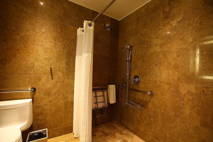 Room 15 of 106