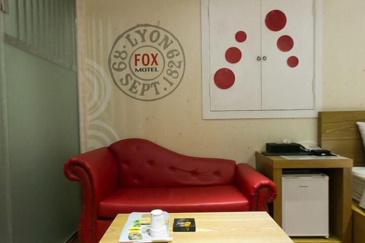 Room 25 of 42