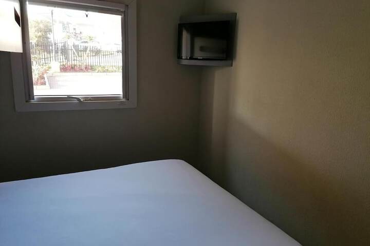 Room 3 of 12