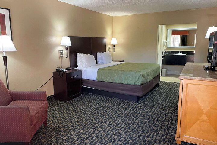 King Room Disability Accessible (7 of 7)