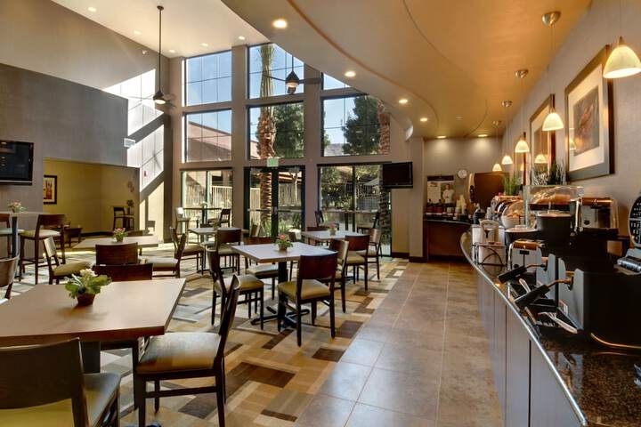 Breakfast area