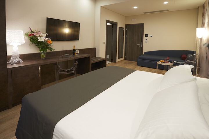 Room 8 of 50
