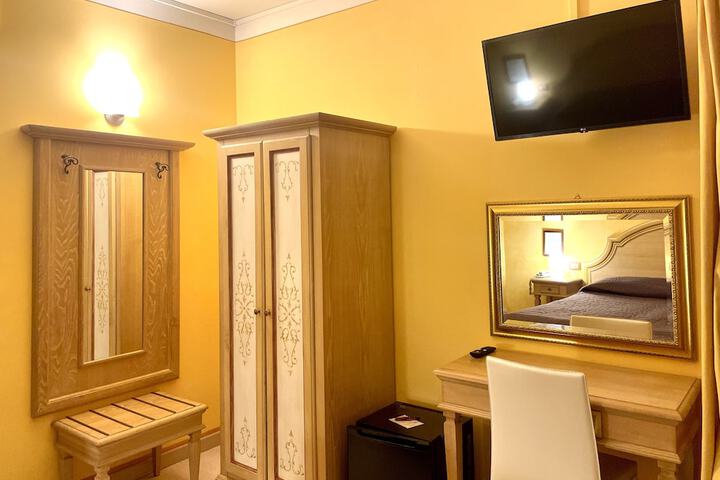 Room 22 of 46