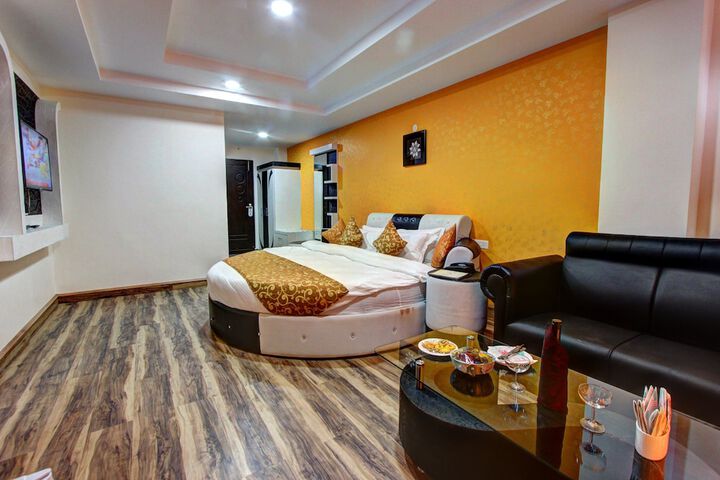 Room 6 of 20