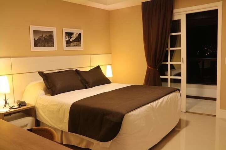 Room 9 of 32