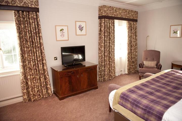 Hotel Suite Photo