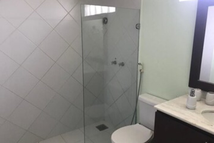 Room 2 of 65