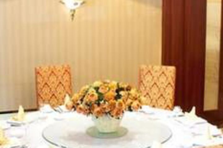 Dining 15 of 17