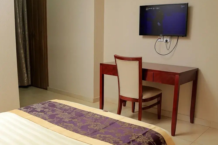Room 3 of 27