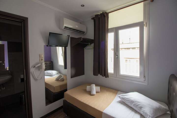 Room 8 of 32