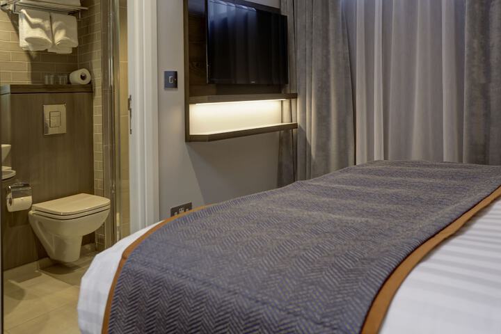 Room 12 of 47