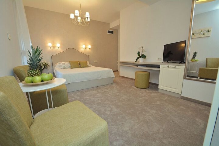 Room 47 of 166