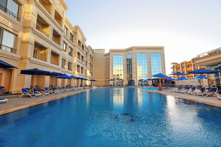 Exterior of Helnan Mamoura Hotel & Events Center