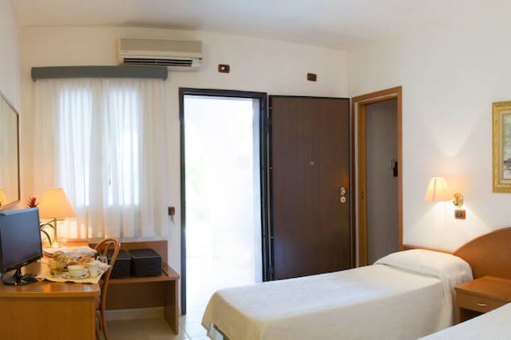 Room 10 of 75