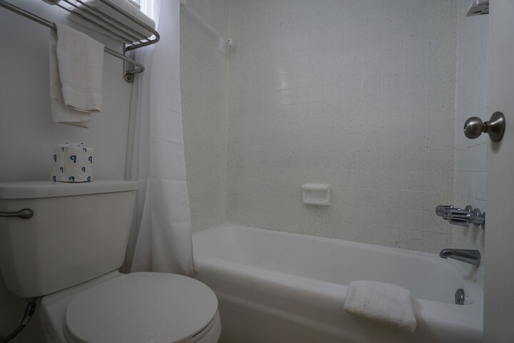 1 King Bed Ground Floor (1 of 24)