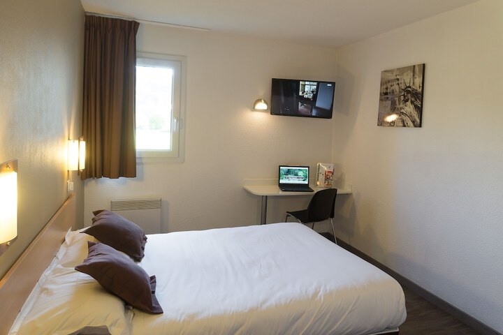 Room 6 of 24
