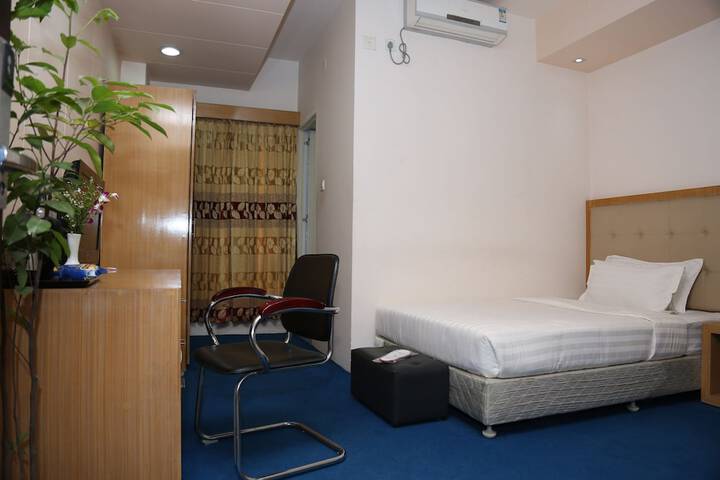 Room 8 of 36