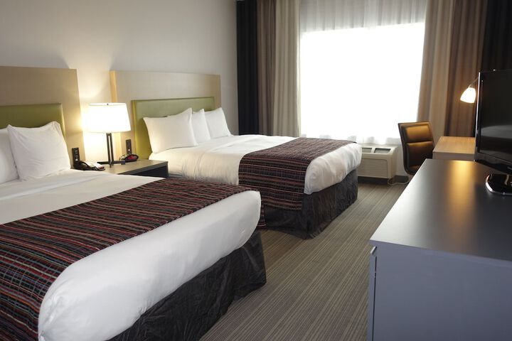 2 Queen Beds (1 of 7)