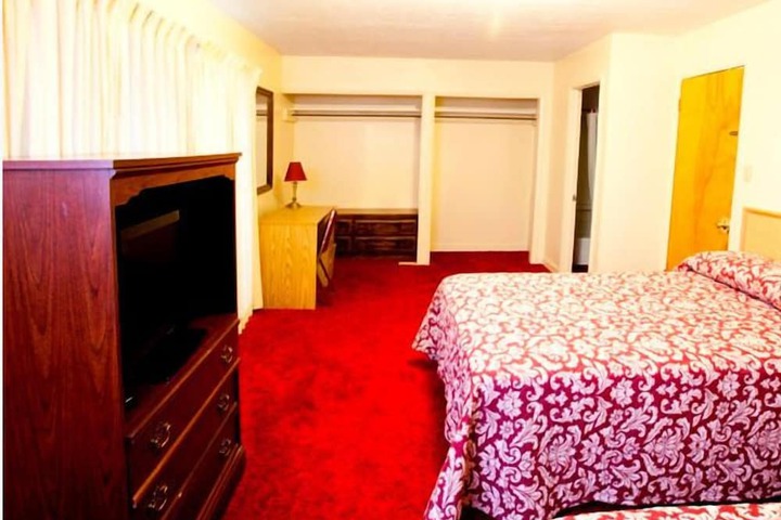 Room 4 of 17