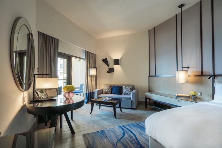 Room 25 of 211