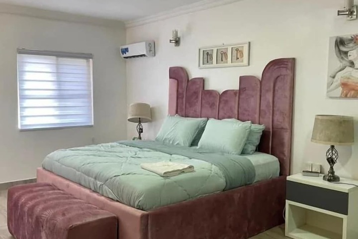 Room 10 of 34