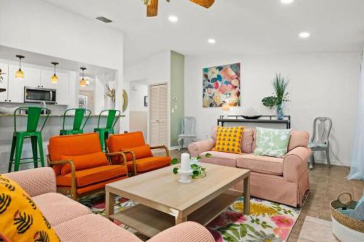 Vibrant House Near Beaches in Bradenton, FL