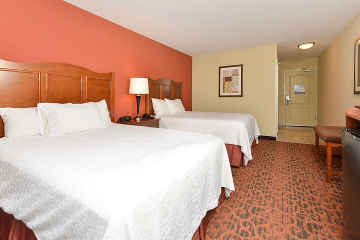 2 Queen Beds (9 of 9)