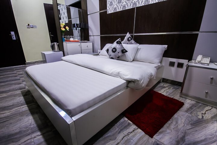 Room 10 of 81