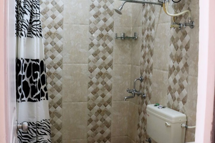Room 8 of 12
