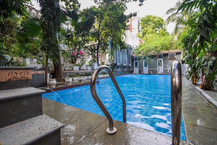 Pool Hotel