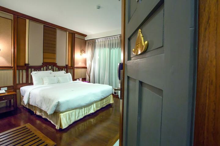 Room 21 of 53