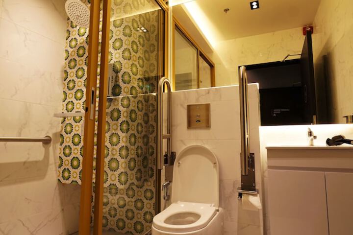 Room 18 of 29